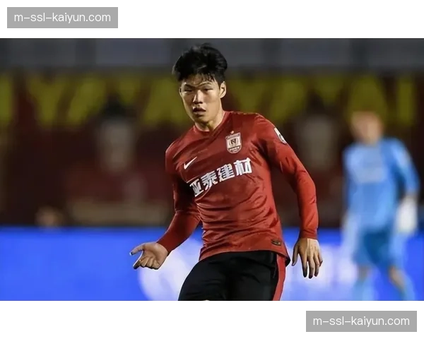 成都蓉城冬窗引援汇总：154.8万欧签拜合拉木贺一然，免签三外援